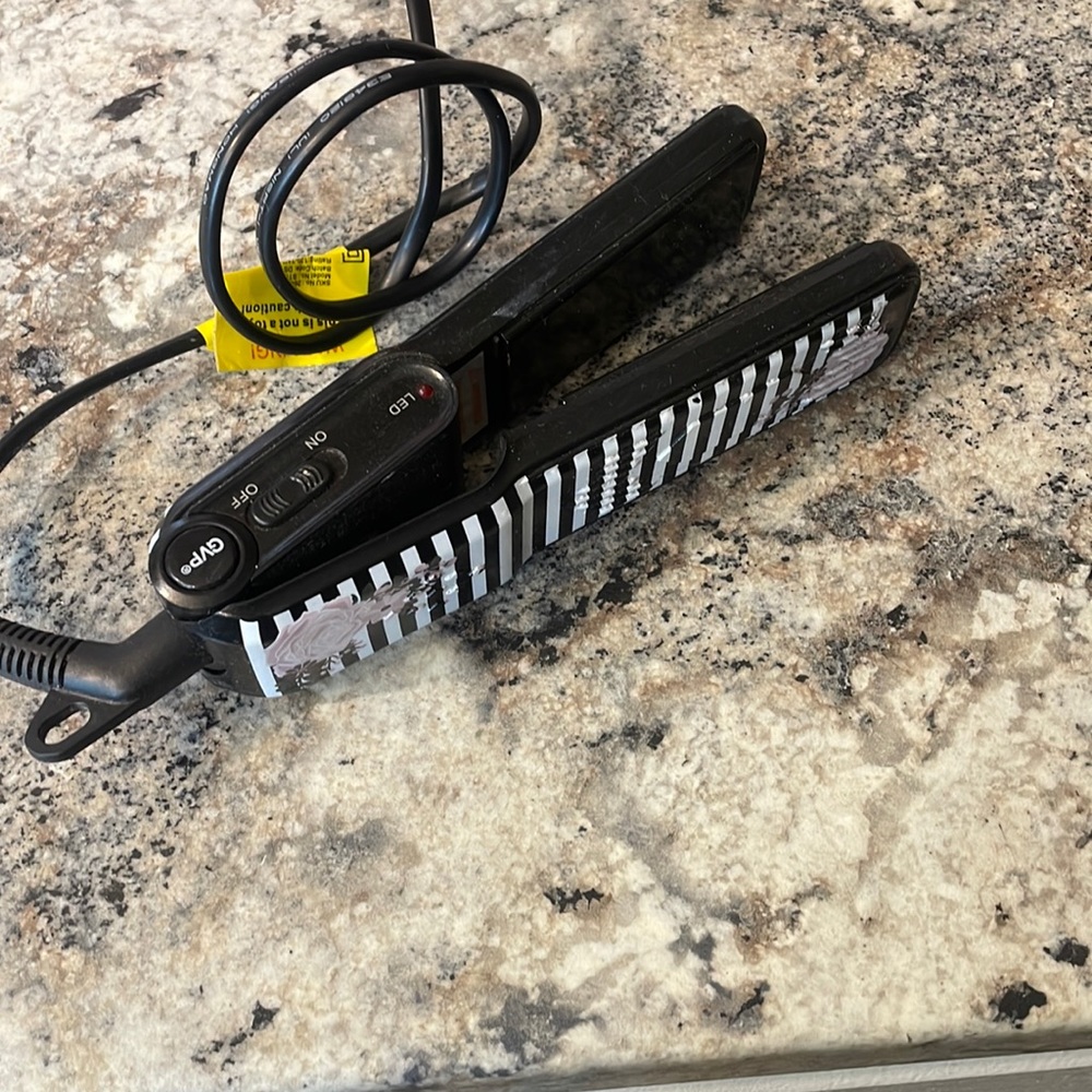 Mini hair straightener
